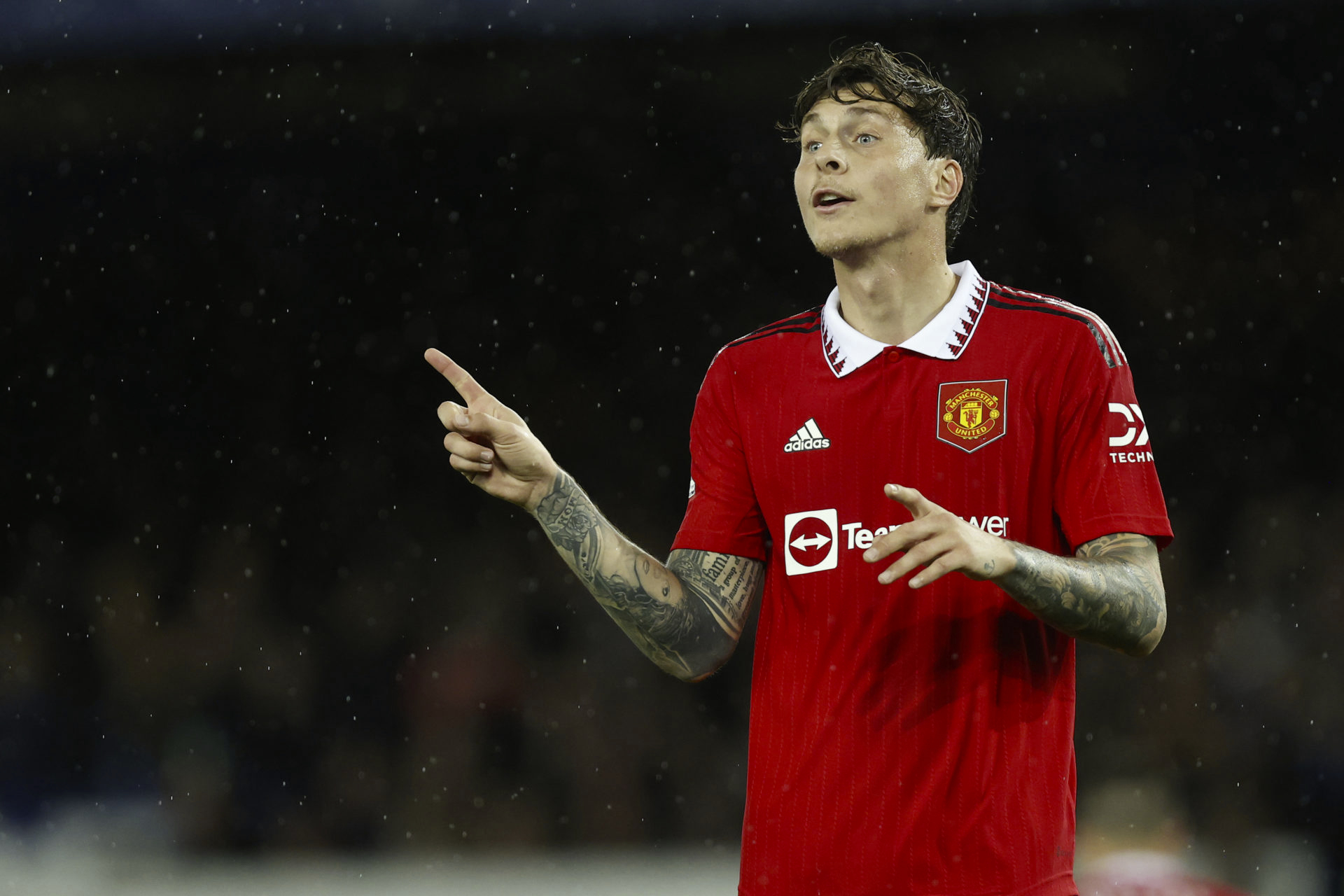 #曼联#已激活Lindelöf的续约条款，把他的合约延长至2025年夏。 ​​​