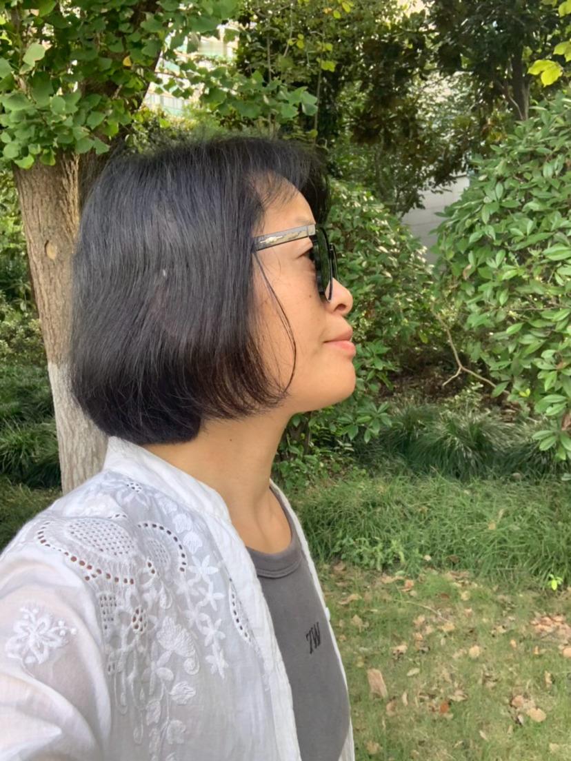 宝贝喜欢管闲事妈咪喜欢除杂草真是一对母子两 ​​​
