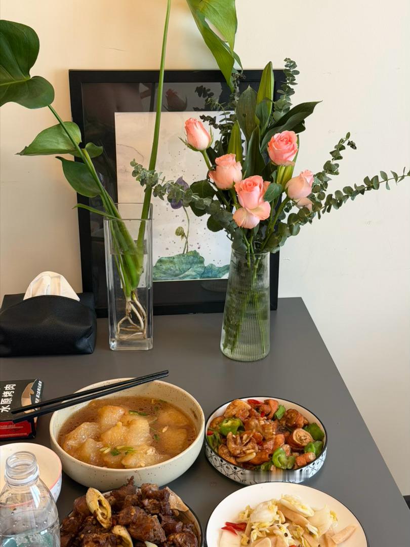 左边的5块，右边的9块。pdd买绿植太便宜了。。 