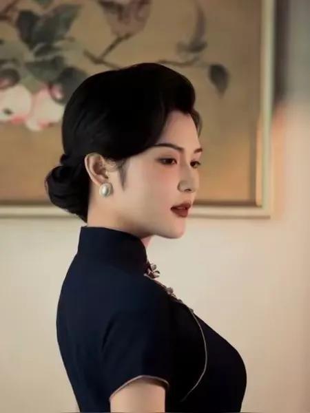 1936年，胡宗南看上了已有家室的黄鹤云，便把黄鹤云的丈夫李文一纸调令打发去甘肃