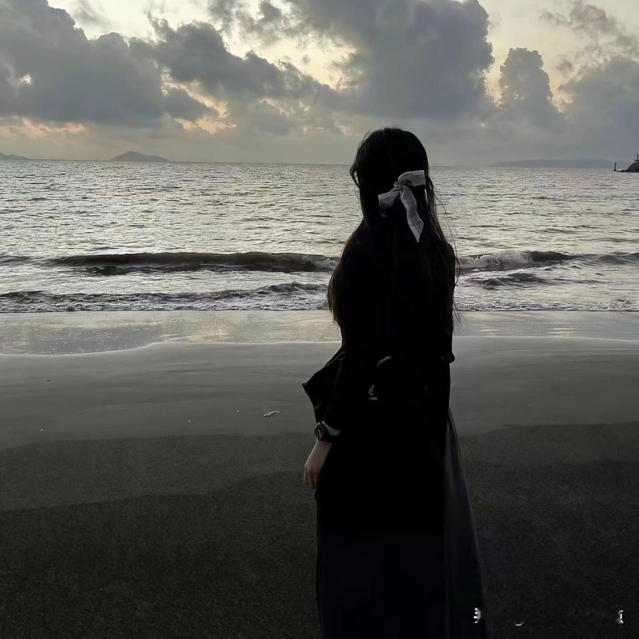男人啊，你要明白：

媳妇走了，这个家就散了

别总感觉她丑了，她胖了，她比不上