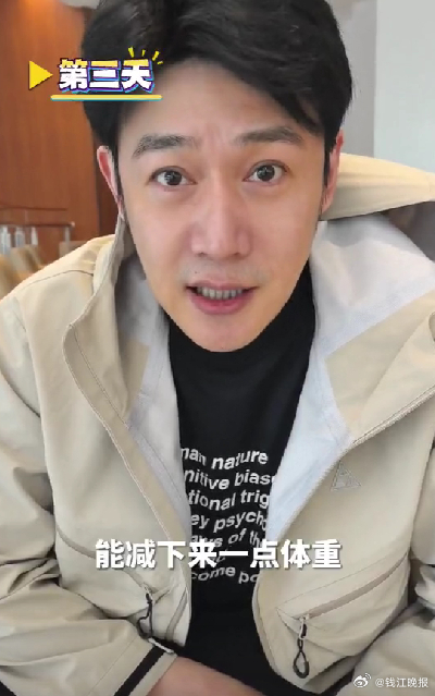 【#陆毅因嘴巴紫去医院做了大检查# 医生解释嘴唇发紫是不是心脏在“求救”】演员在