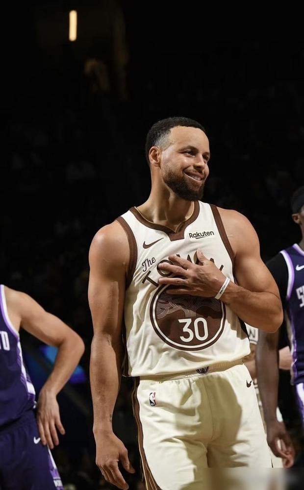 凭什么82场常规赛的血汗，要被一两场球全盘否定？这事，NBA总裁肖华自己都差点没