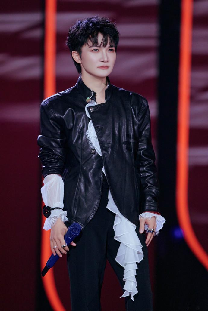 咱就是说，周深在《音乐缘计划》这选歌太有想法啦！刚用《象人》把难度拉满，各种技巧