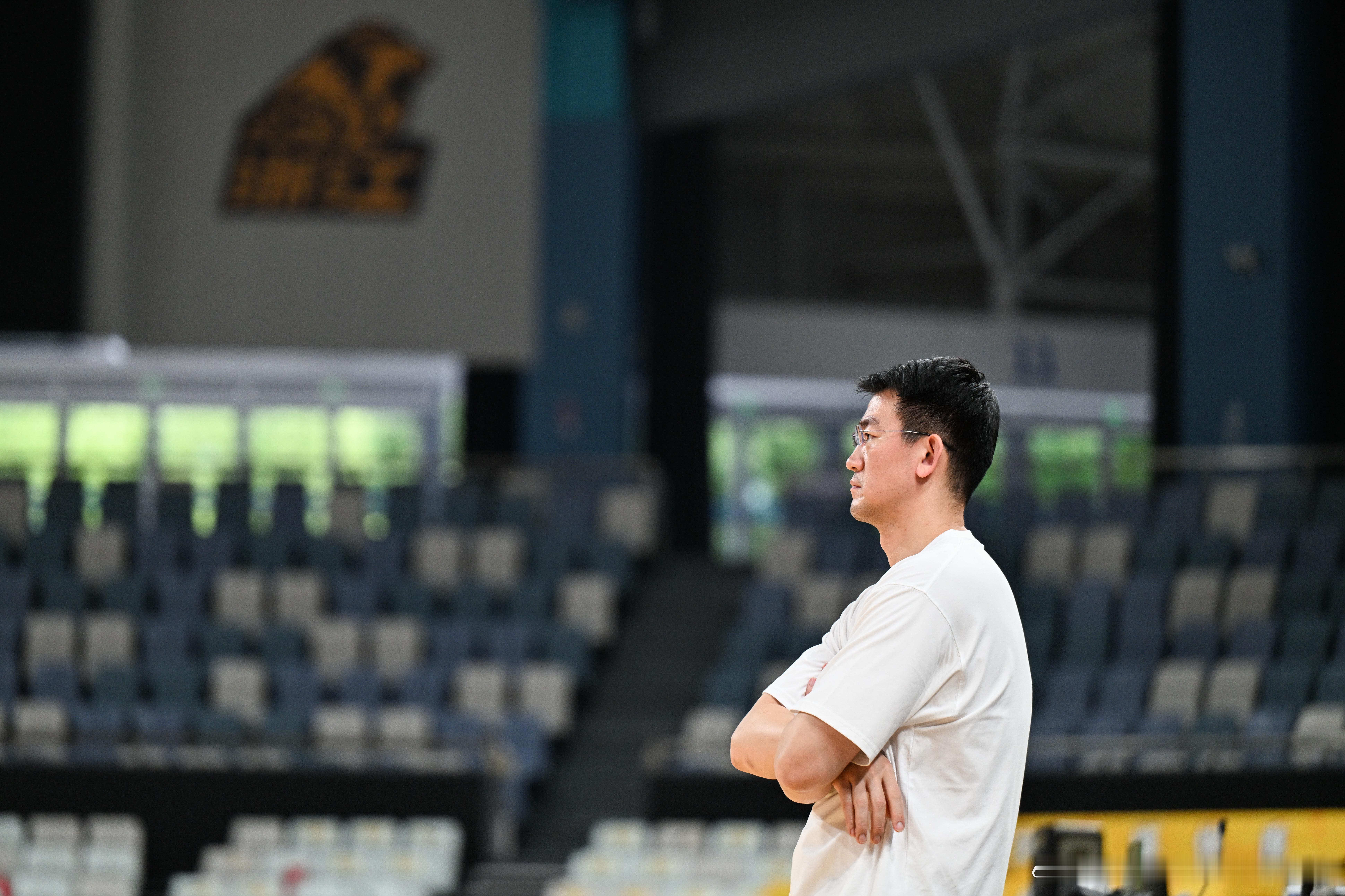 明天总决赛第一场就开打，对浙江浙商证券来说不是很容易，不仅半决赛晚结束，少休息了