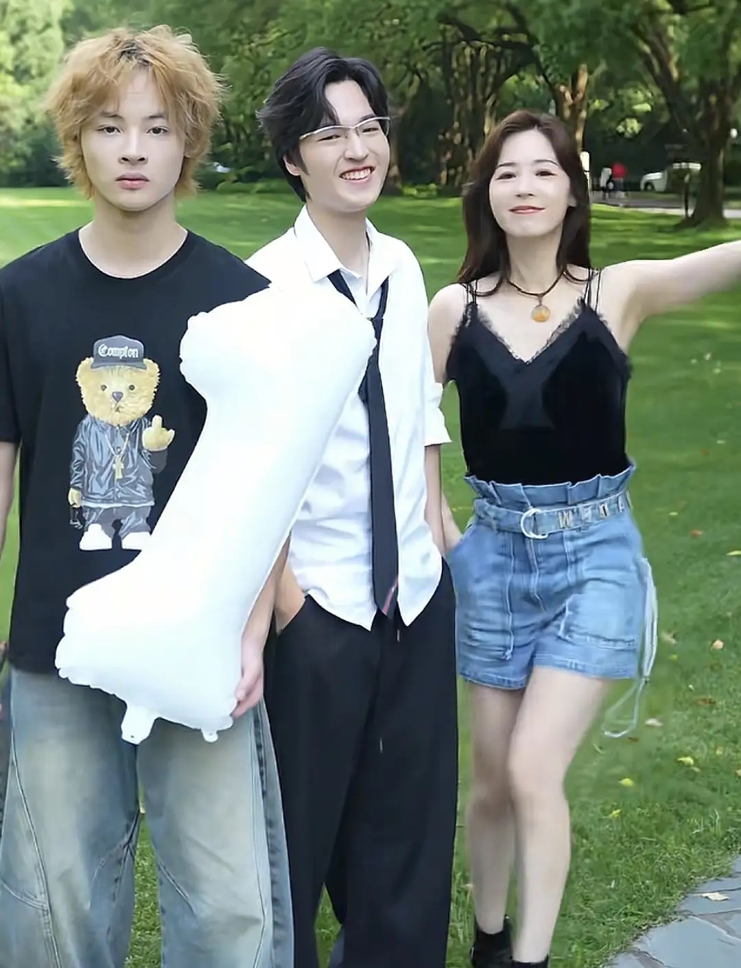 马景涛两个儿子近照曝光，不如爸爸年轻时，基因优良无法超越父辈！ 