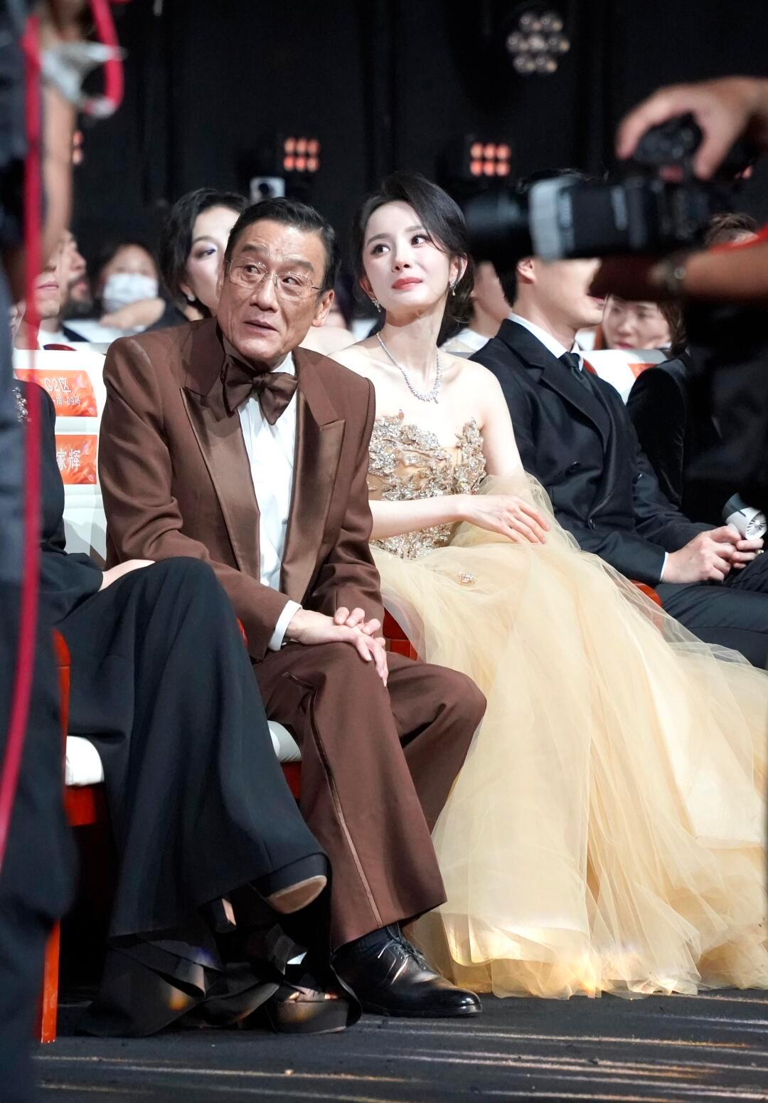 永远为同行献上最诚挚的祝贺，这就是杨幂前路辽阔，也相信光阴不负深耕表演的你 