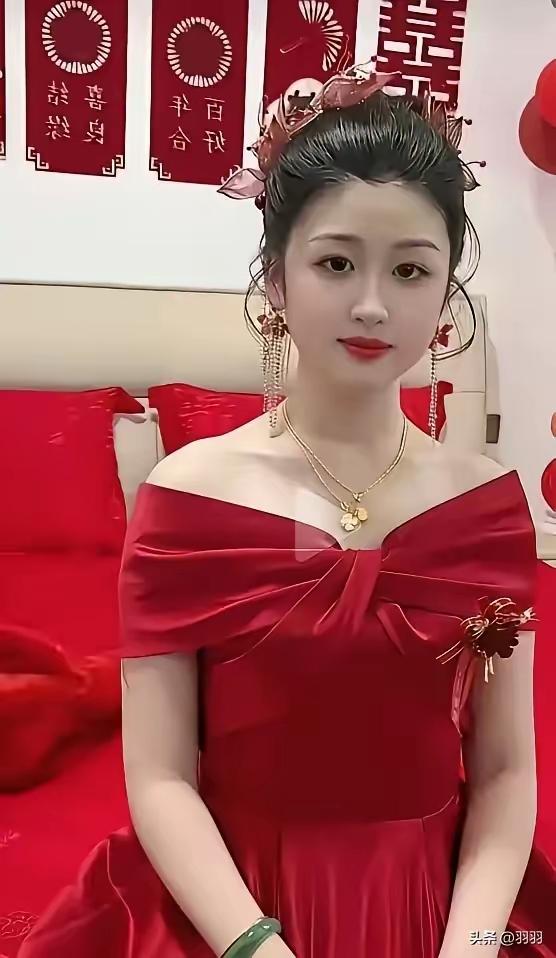 郑州两个研究生的婚事火了。
​女方明说免彩礼，男方家还是硬去10万。
​女方父母