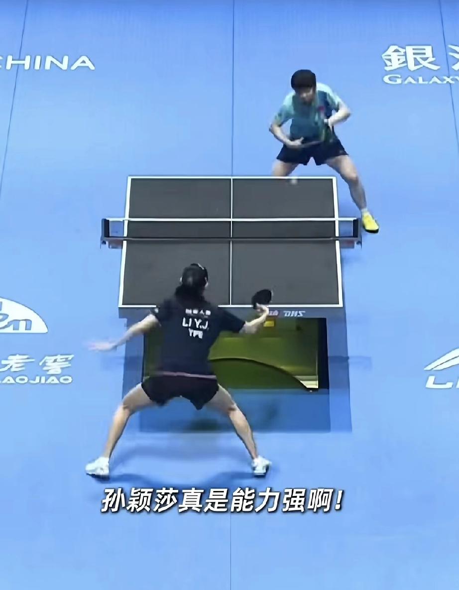 世界杯孙颖莎开门红3：0李煜春。
比赛中李煜春也努力和孙颖莎拼反手，也打出了自己