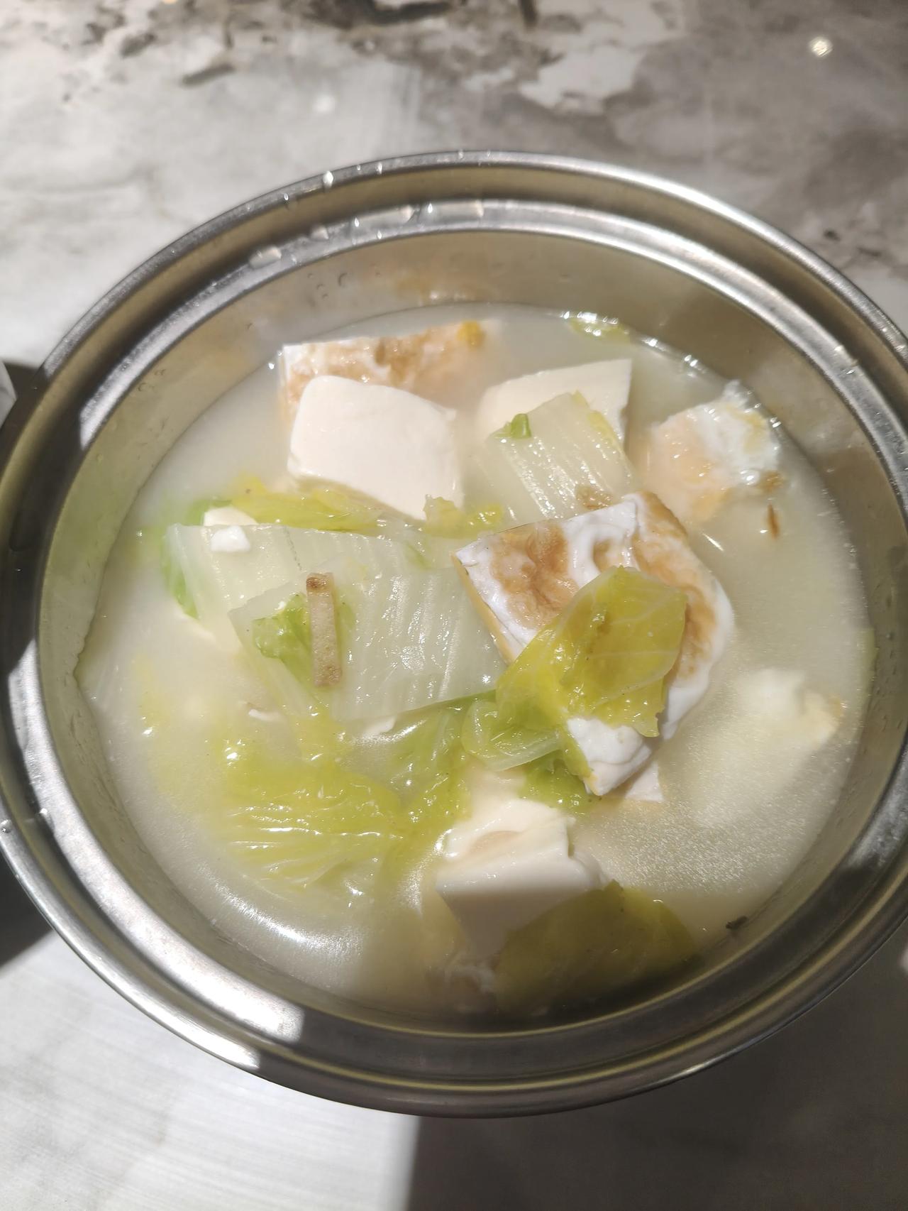 饭前一碗汤，不要医生开药房！
记得小时候，因为吃饭不先喝汤，常被父母呵斥多次，才