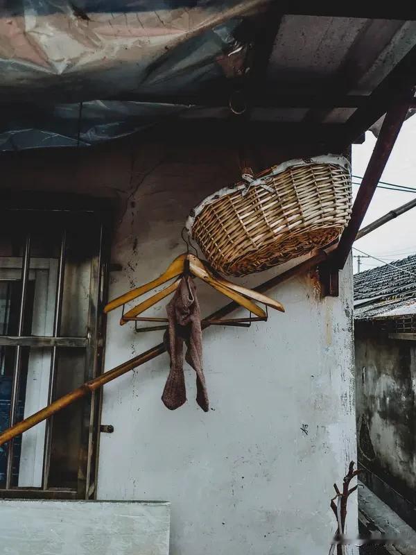 最近“小米潜水手表不能潜水”的瓜闹得沸沸扬扬，直到官方回应才揭开真相——视频里吐