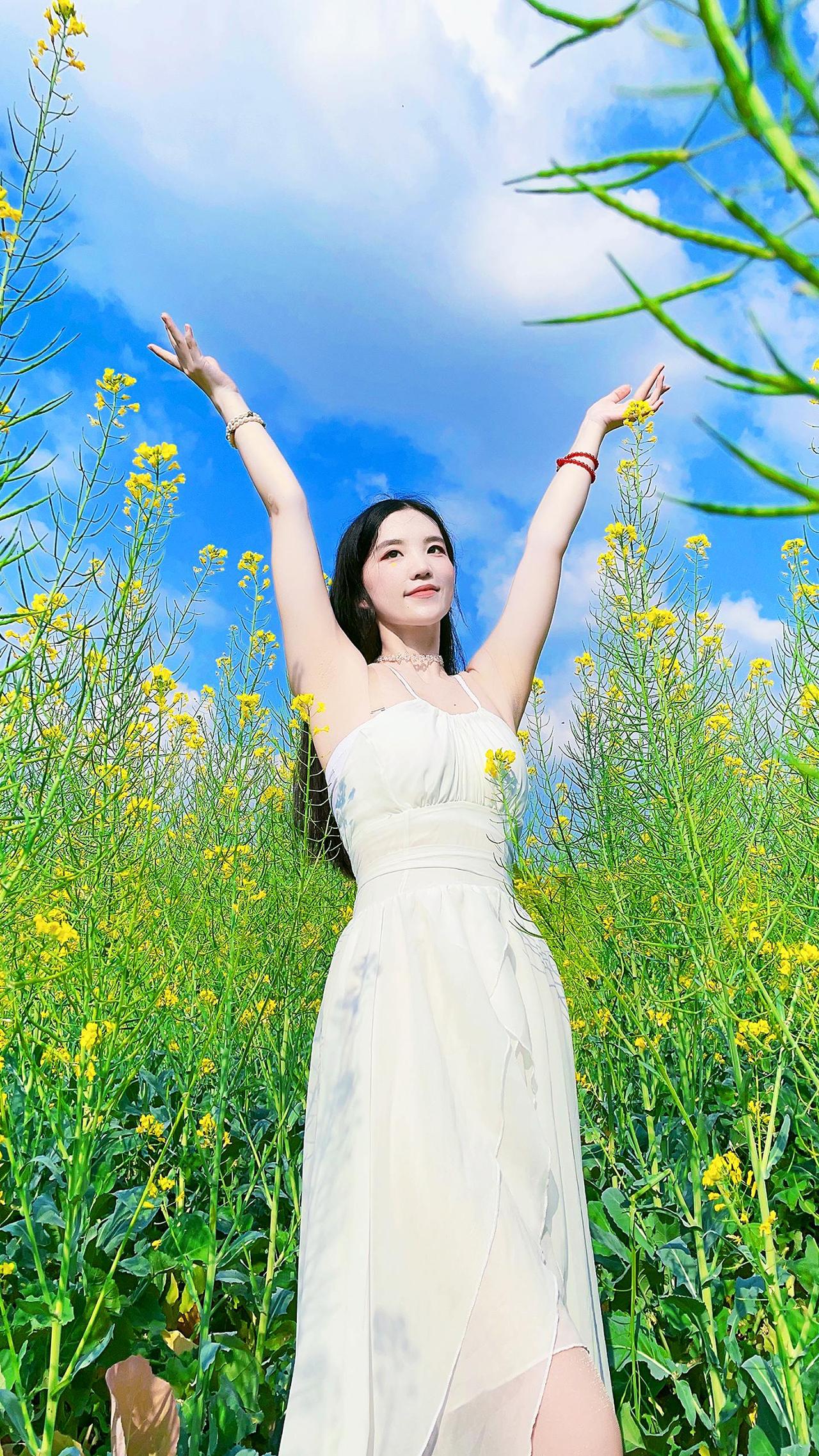 对小众风的偏爱，也是对不被定义自己的偏爱。不要把美丽留给明天，今天就穿出最美的模