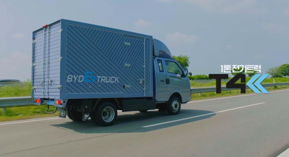 【比亚迪T4K 冷冻运输车，韩国上市】
因为之前疫情原因，韩国网购食品市场规模增