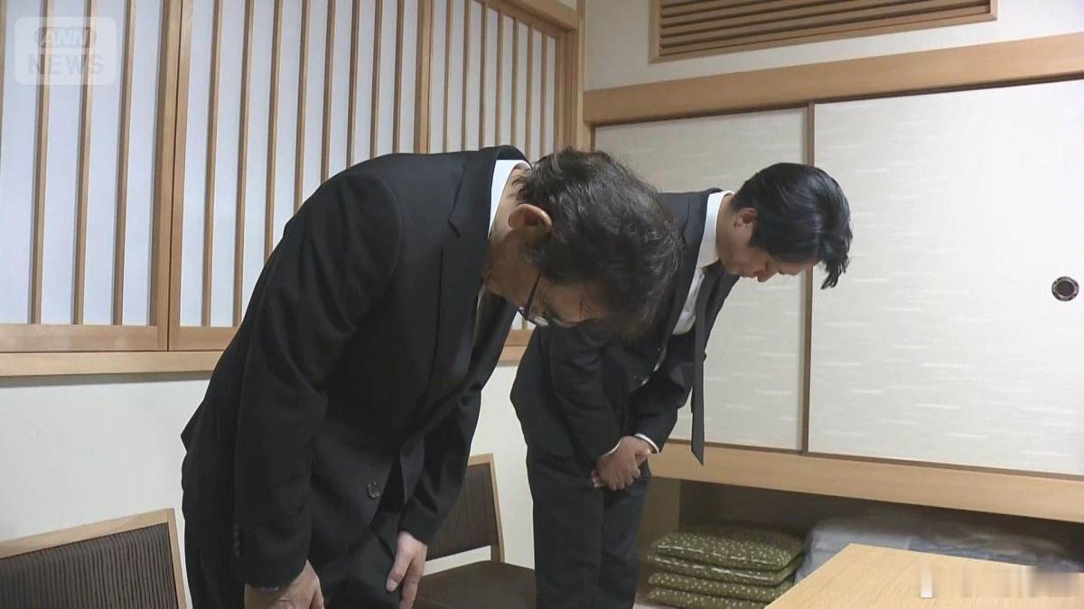 日本地震的时候说是一家购物中心爆炸导致7名店员死亡。其中有两个人的死亡原因是因领