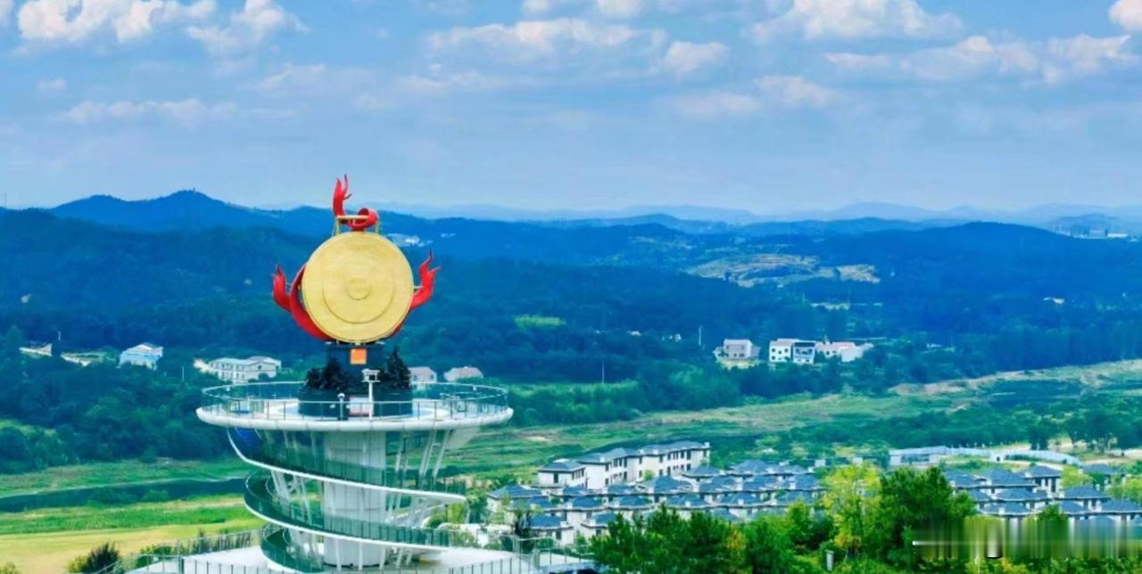 秋染铜锣山水 焕新盛装迎客｜红安锦绣铜锣景区国庆诗意出游指南
 
秋风入山，层林