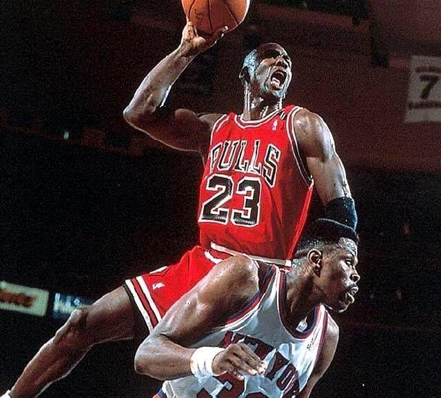 乔丹96年的3000万年薪，今天能直接签下库里加詹姆斯。
当年他一人薪水占全队工