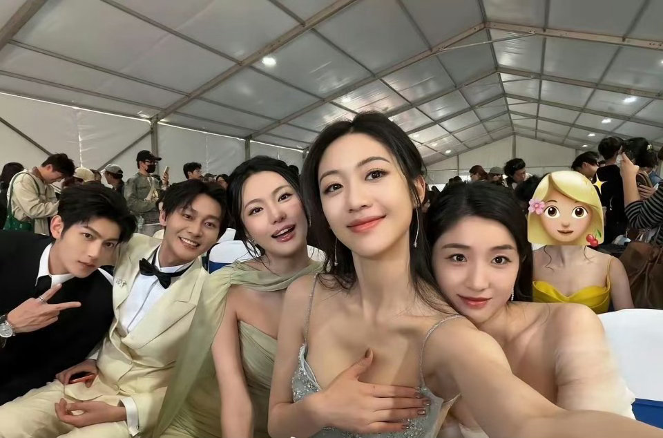 怪不得大家说她是汤唯的继承人，这脸这身材肯定会大红大紫的。 