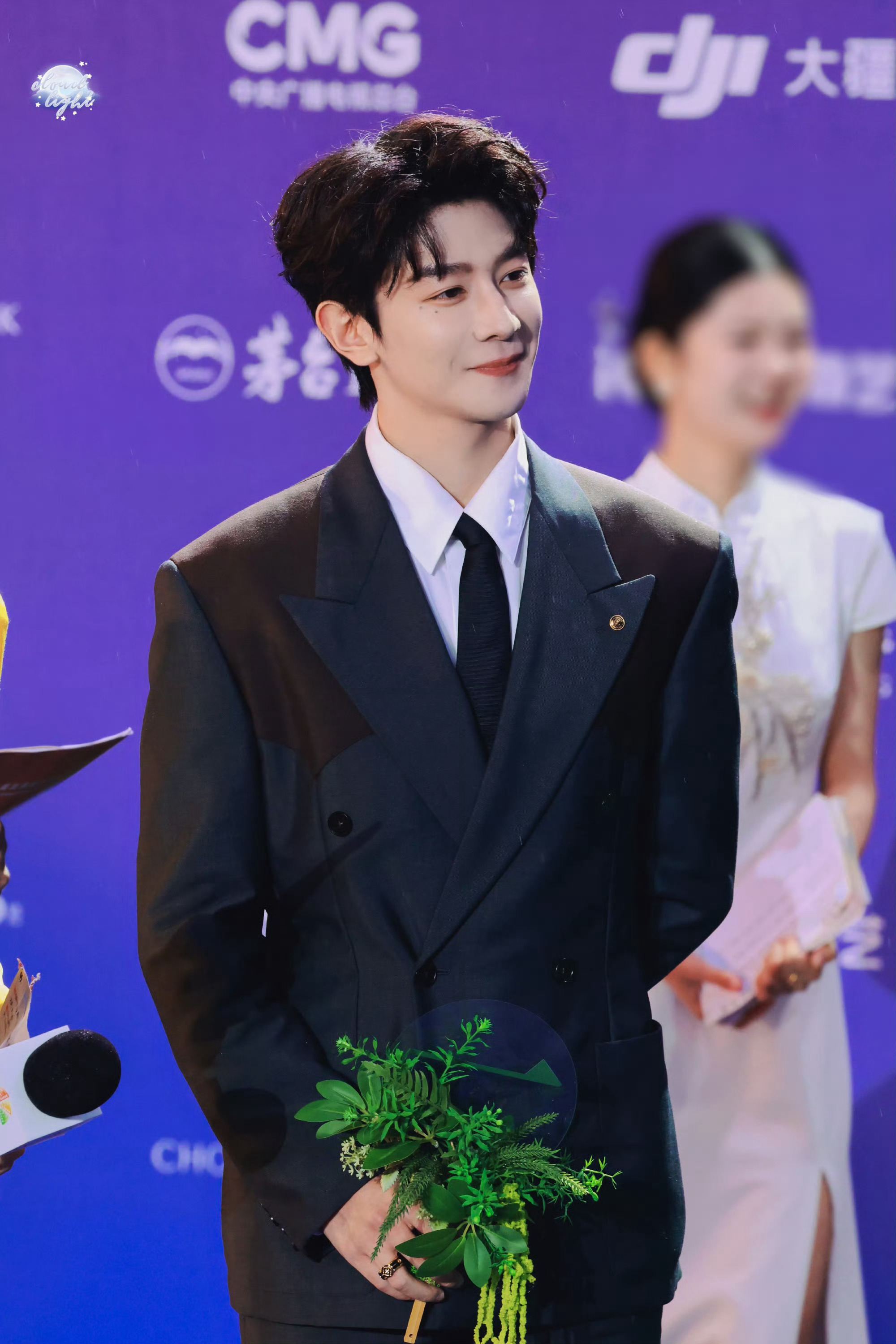 夏之光夏之光用脸钓我易如反掌夏之光钓我不用打窝北影节红毯上的夏之光直接把钓系刻进