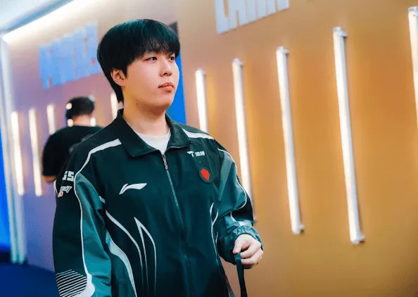 2025全球总决赛八强赛3-1战胜G2后，TES打野Kanavi接受LCP赛区媒