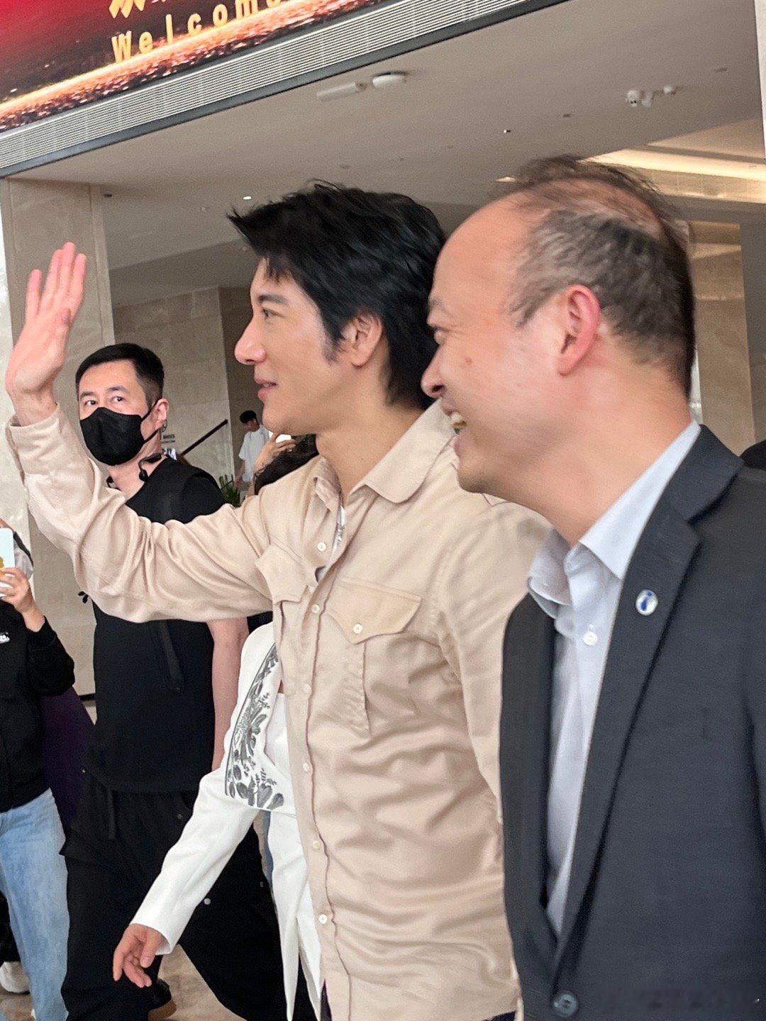 乐坛天王王力宏到访比亚迪总部，腾势D9高规格接驾。作为中国MPV冠军，腾势D9用