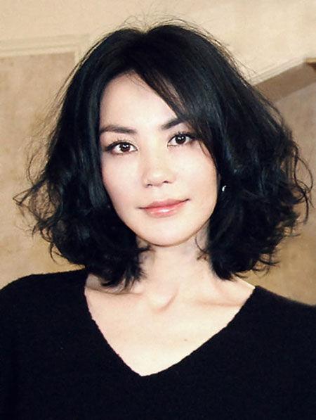 1992年，记者问王菲:“你心目中的爱情是怎样的？”王菲云淡风轻:“这个很难说，