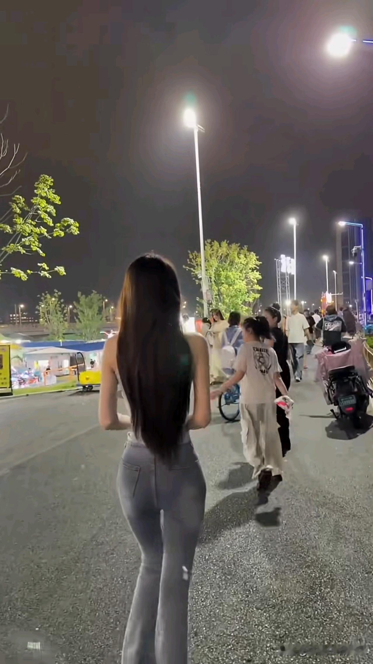 重复的日子也藏着不同的光。