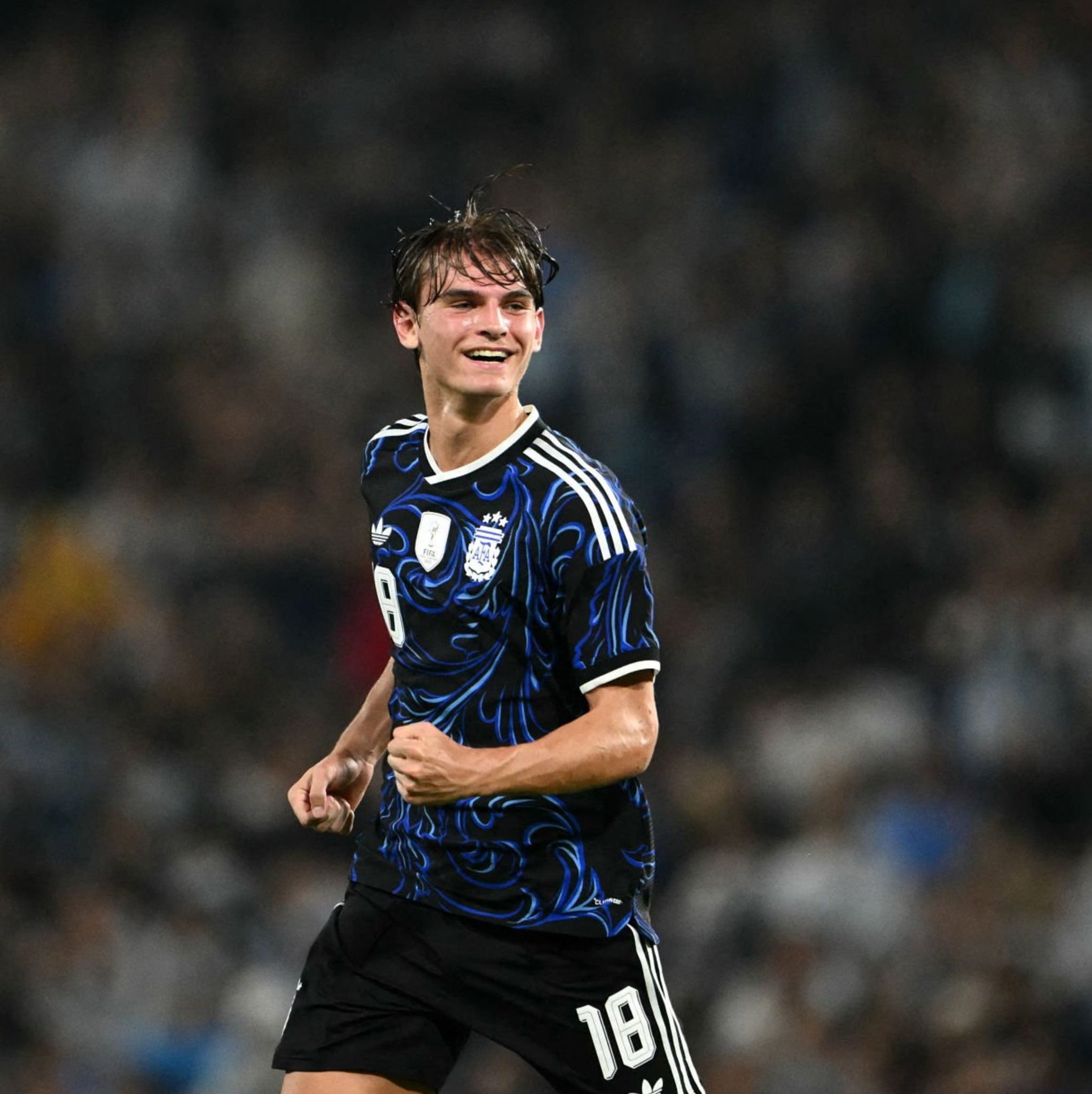 🎙说到身穿国家队球衣的任意球破门，梅西总是第一个浮现在脑中的球员。你是否觉得自