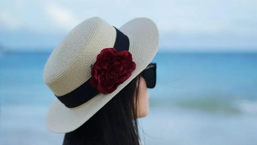 在广东打工15年的表姐，今年39岁仍单身，表姐长的特别漂亮，有林心如脸蛋，杨幂的