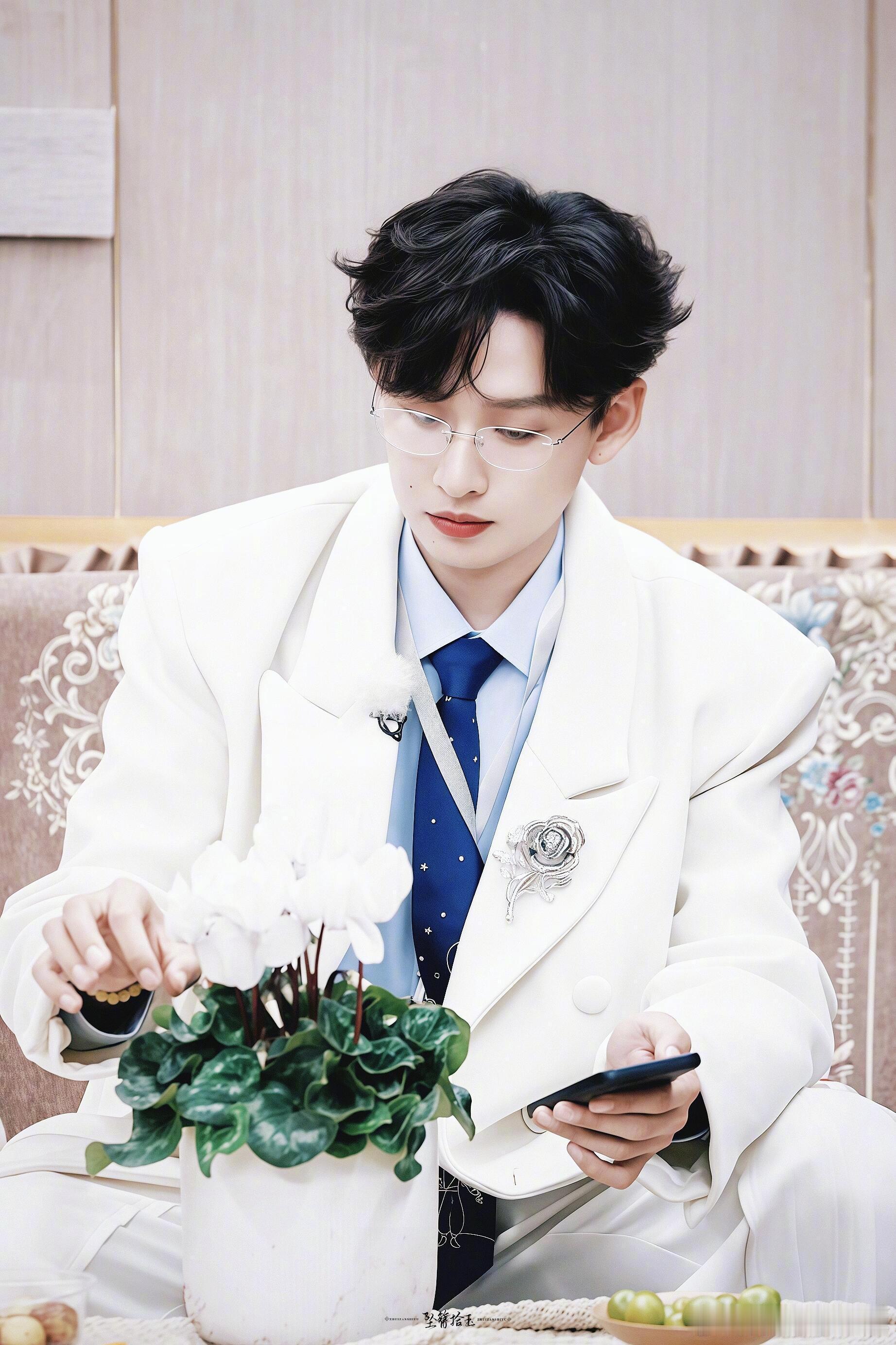 齐思钧新歌也叫喂你好吗齐思钧在哪学的唱歌治愈系宝藏齐思钧！用书籍问候世界，又用新