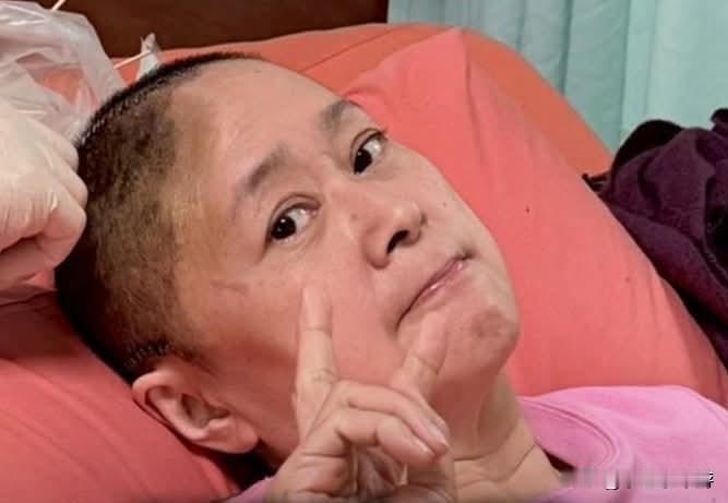 60岁中国台湾资深女星王月29日晚间在脸书自曝过去一个月来的惊险瞬间，透露自己于