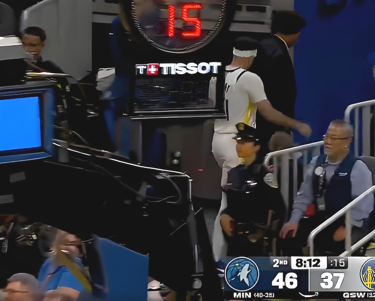 愁人，赛恩斯库里又受伤，独自返回更衣室，伤情不容乐观！

去年12月加盟勇士以来