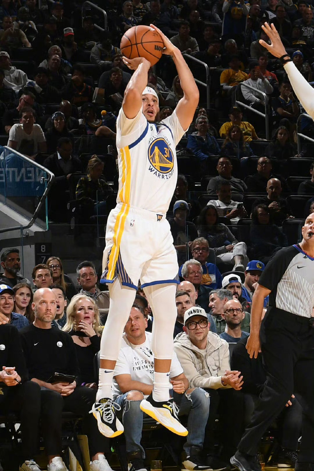 赛斯-库里今天出战17分钟，7投6中，三分球3投2中，得到14分2篮板2助攻1抢