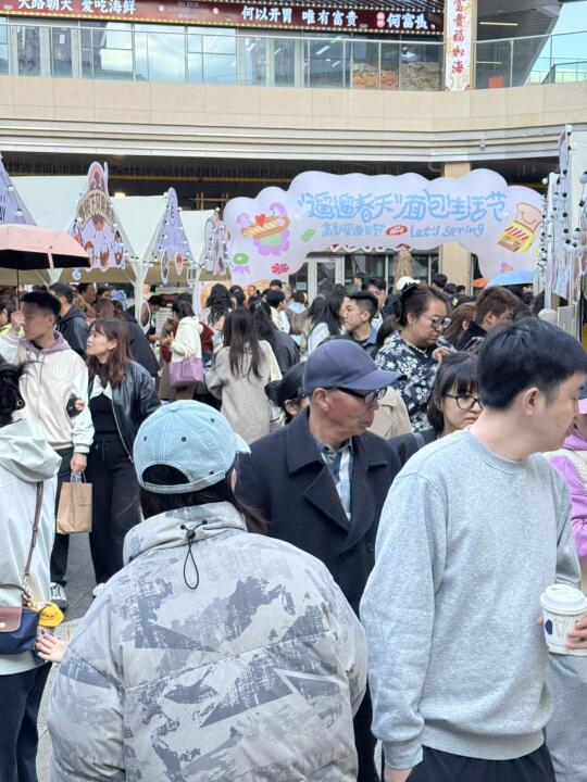 卧！卧！卧！今天感觉乌鲁木齐人口有一千万！