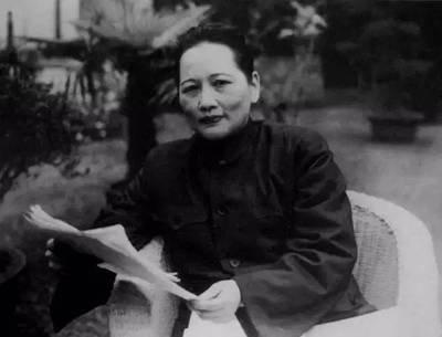 1922年陈炯明炮轰总统府，孙中山在永丰舰上整整避难42天。就是在这段九死一生的