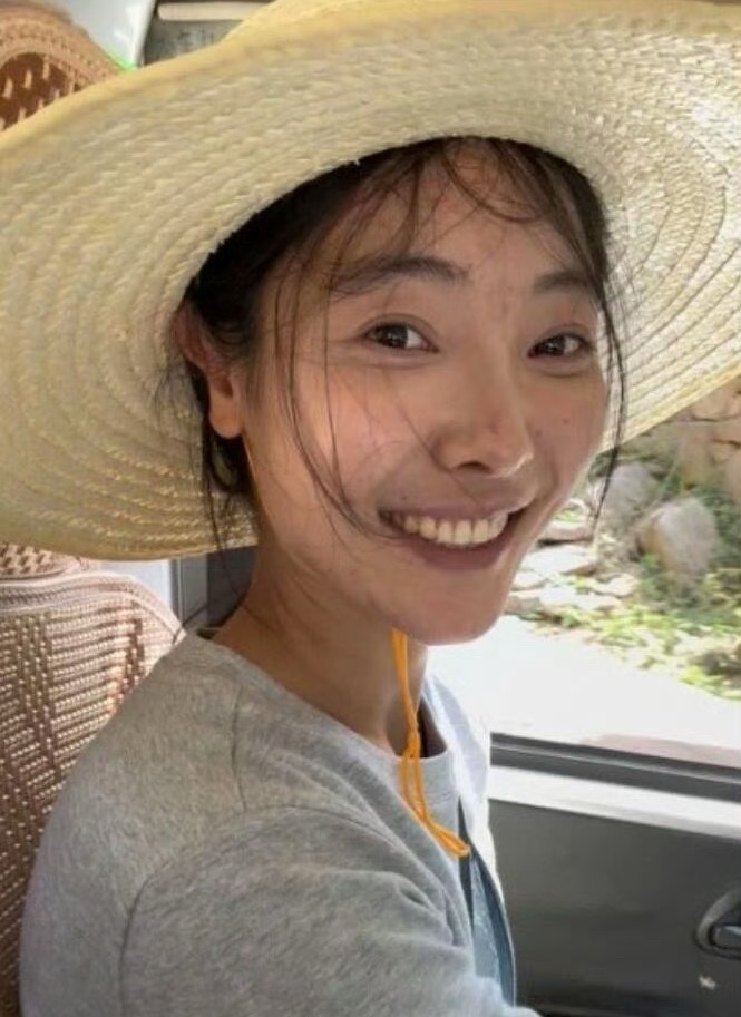 李福贵带村民们走出了大山李福贵她用自己的行动带村民们走出大山，感受外面的世界，好