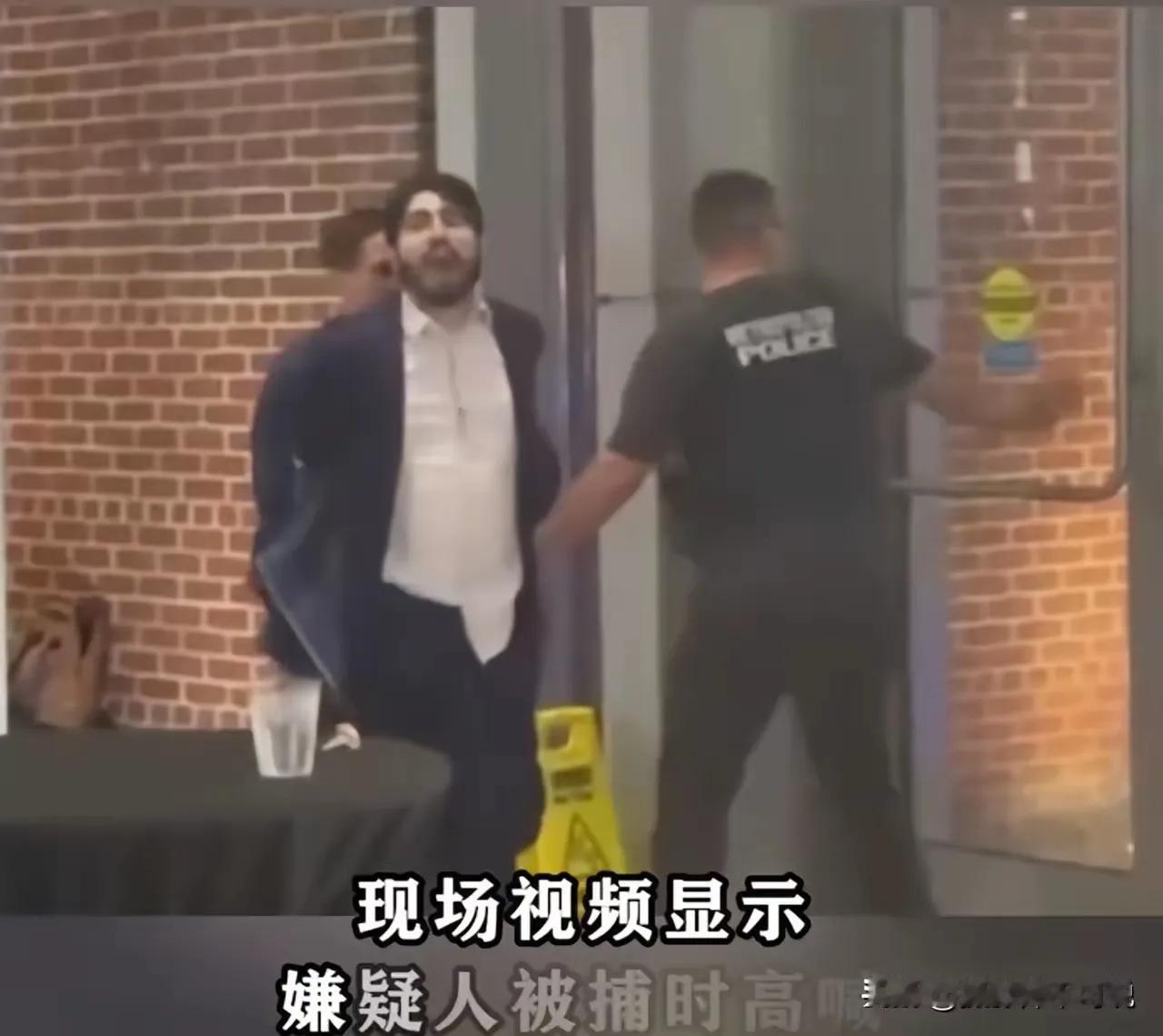 将所有子弹打完，在以色列外交官中枪挣扎下又重新装填子弹继续射击，直到外交官身中2
