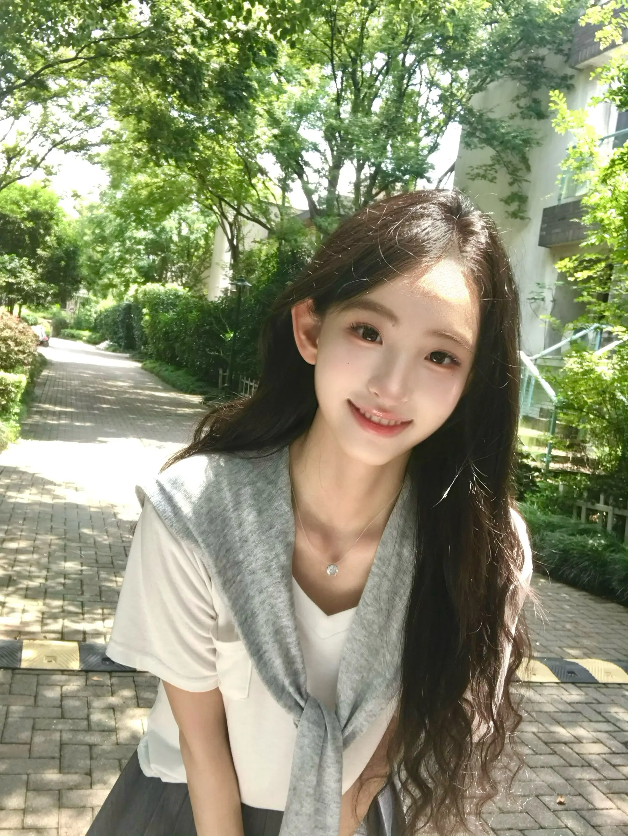 过去的人就像发霉的面包 氧化的苹果 就算记得当初有多美好 也是过去式...