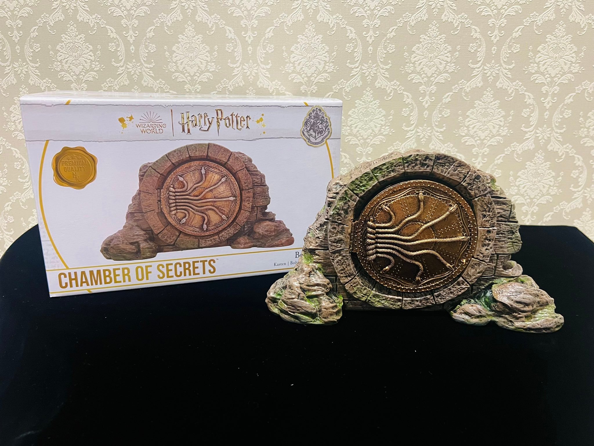 NemesisNow的一款密室摆件，售价7,000日元，萨拉查·斯莱特林的脸令人