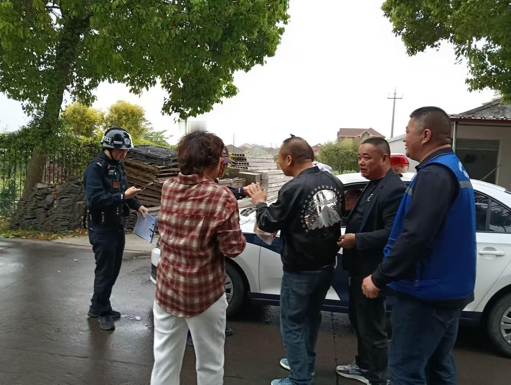 宁波慈溪网格员半小时火速寻回走失女孩 宁波慈溪附海镇花塘村一名女孩在村口走失，家