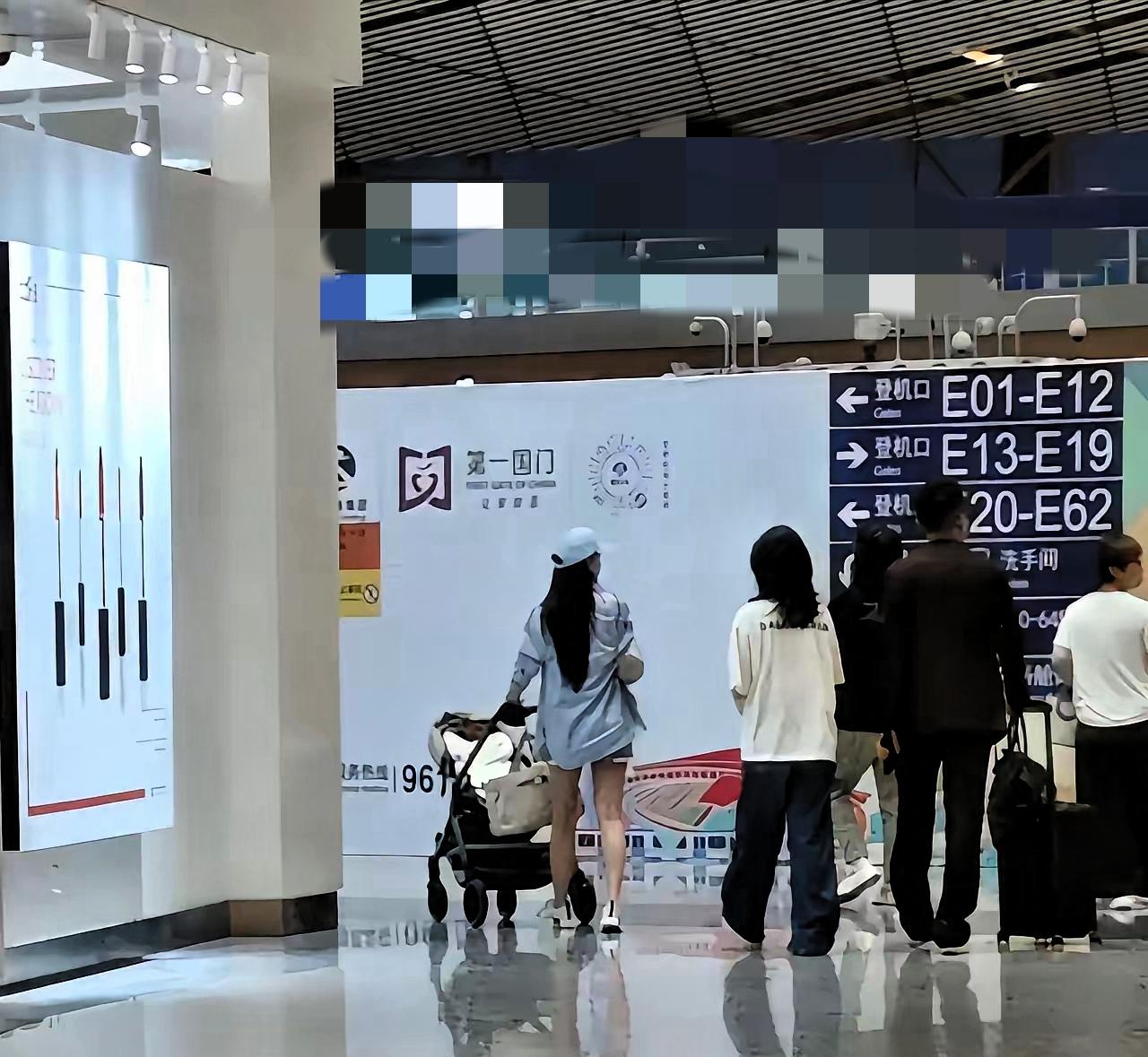 偏爱台湾不愿回京，别再拿骨肉分离博大众同情
 
一边反复渲染父子骨肉分离的心酸，