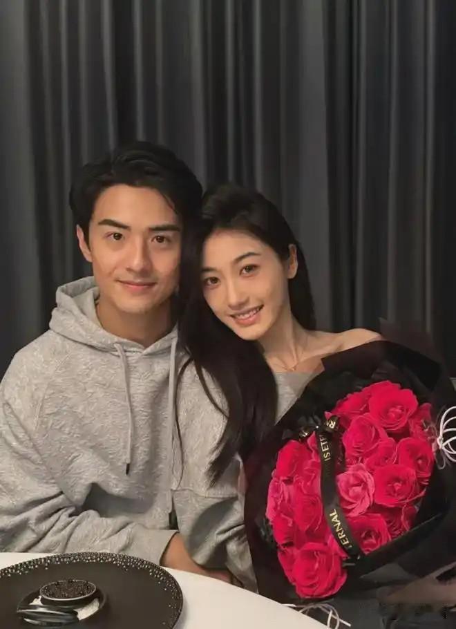 网红和明星真是还是有所不同的！以事论事：在气质和现场拿捏度上还是存在很大差异的！