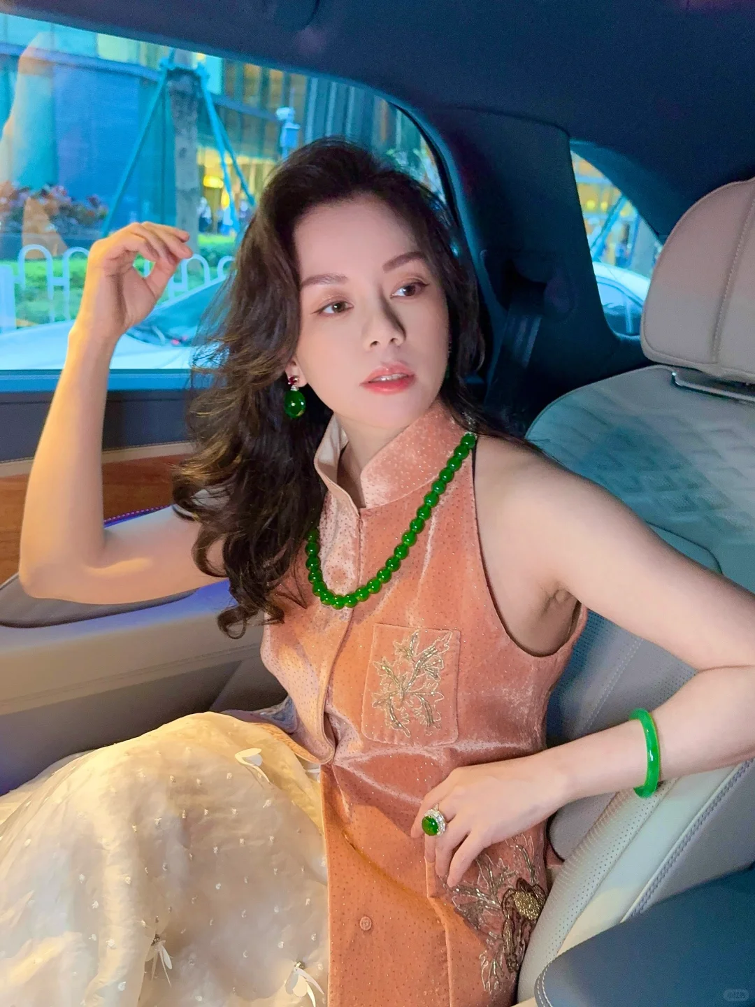 新中式和翡翠，今年是要火到底了