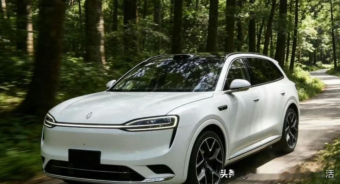 问界M6也来了，目测颜值相当能打，又是一个潜在爆款。鸿蒙智行现在M5-M9全部包