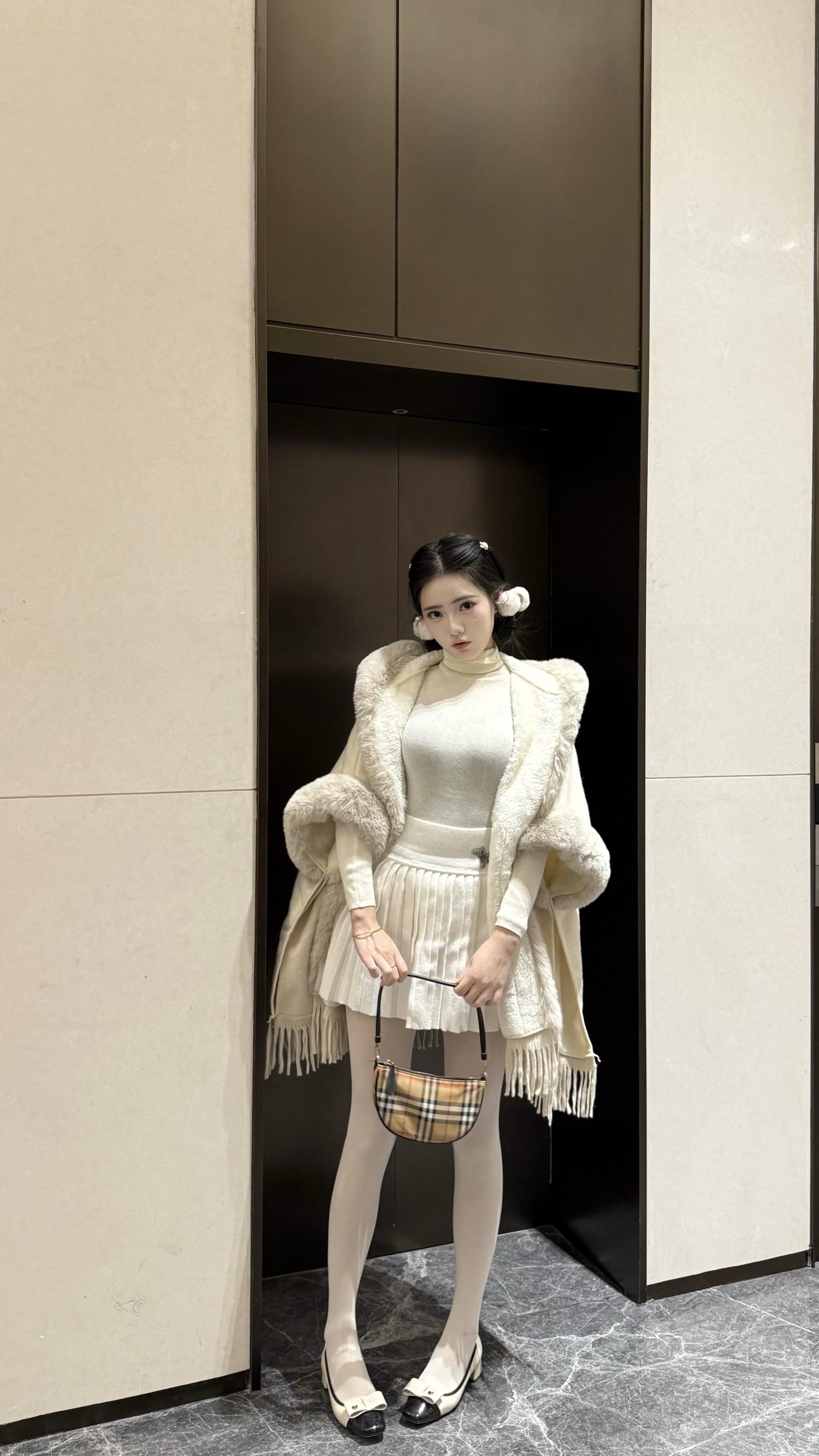 你干嘛离我那么远(｡ì _ í｡)