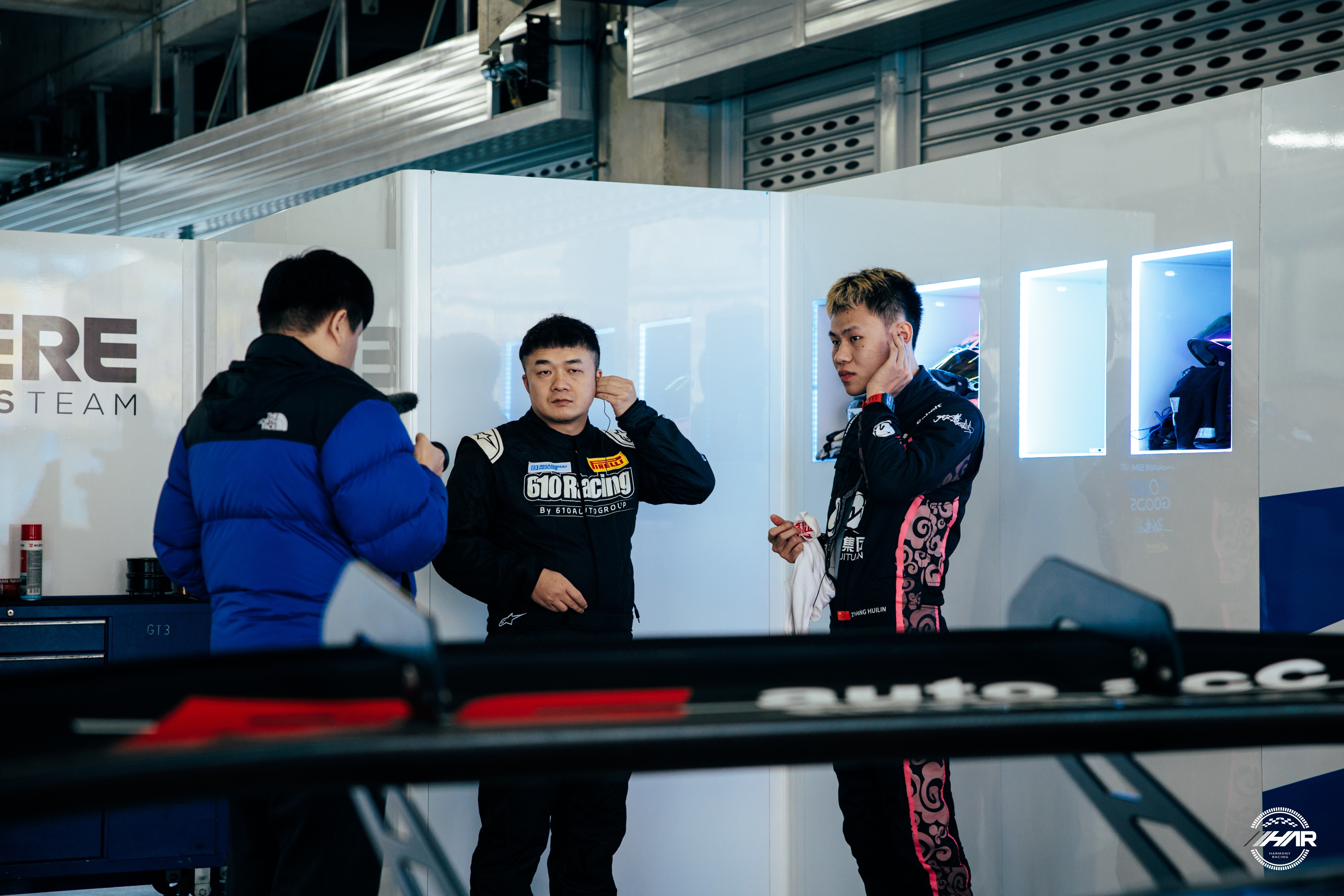 我的赛车服拉链坏了，也旧了，搬家的时候恰好发现这件去年跑上海8小时GT4比赛的6