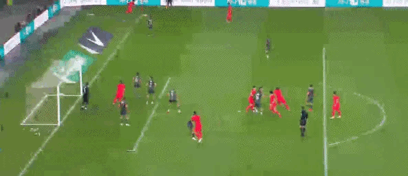 金玟哉，借鸡生蛋！[捂脸]暗藏杀机的站位，直线跑位不使诈？再来个头球，突尼斯人懵