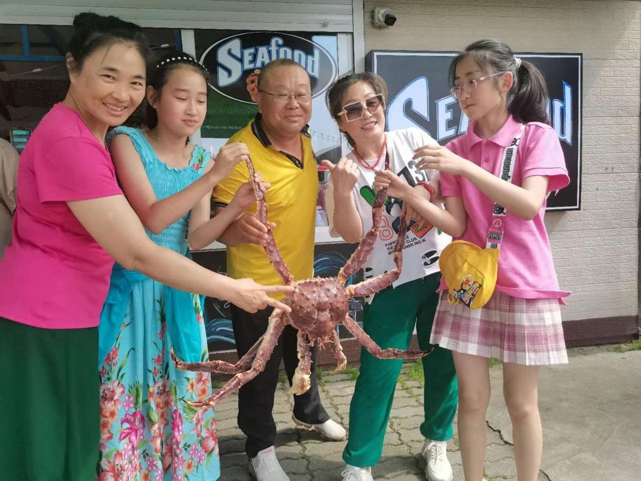 文弟王弟原定今年底的南极之旅，被南京携程的客服搅得泡了汤。我们想起三年前和吉林一