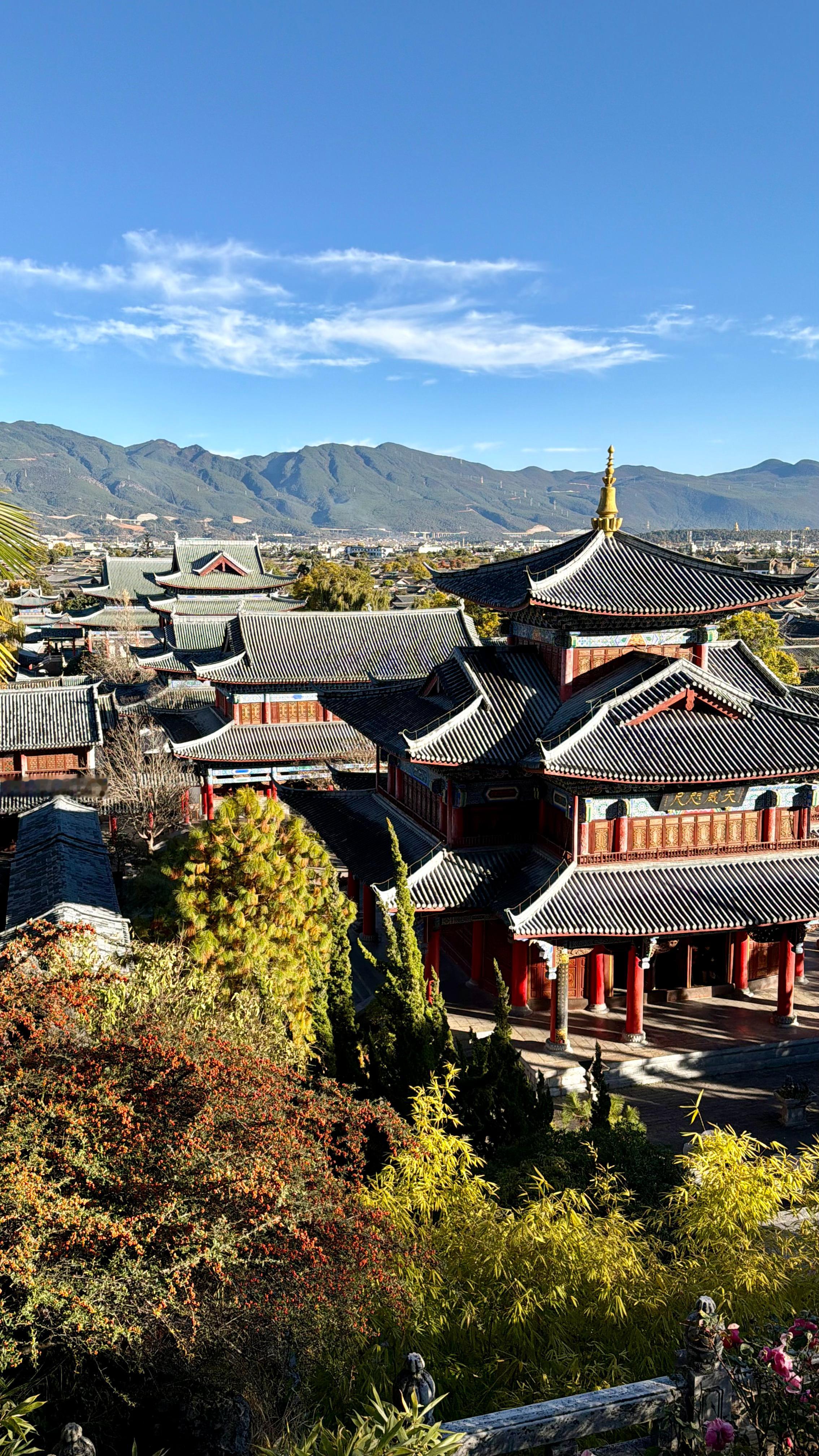 大理丽江一周纯玩行程来啦，绝对精华不踩坑！第一天动车或飞机到大理，我们接您入住古