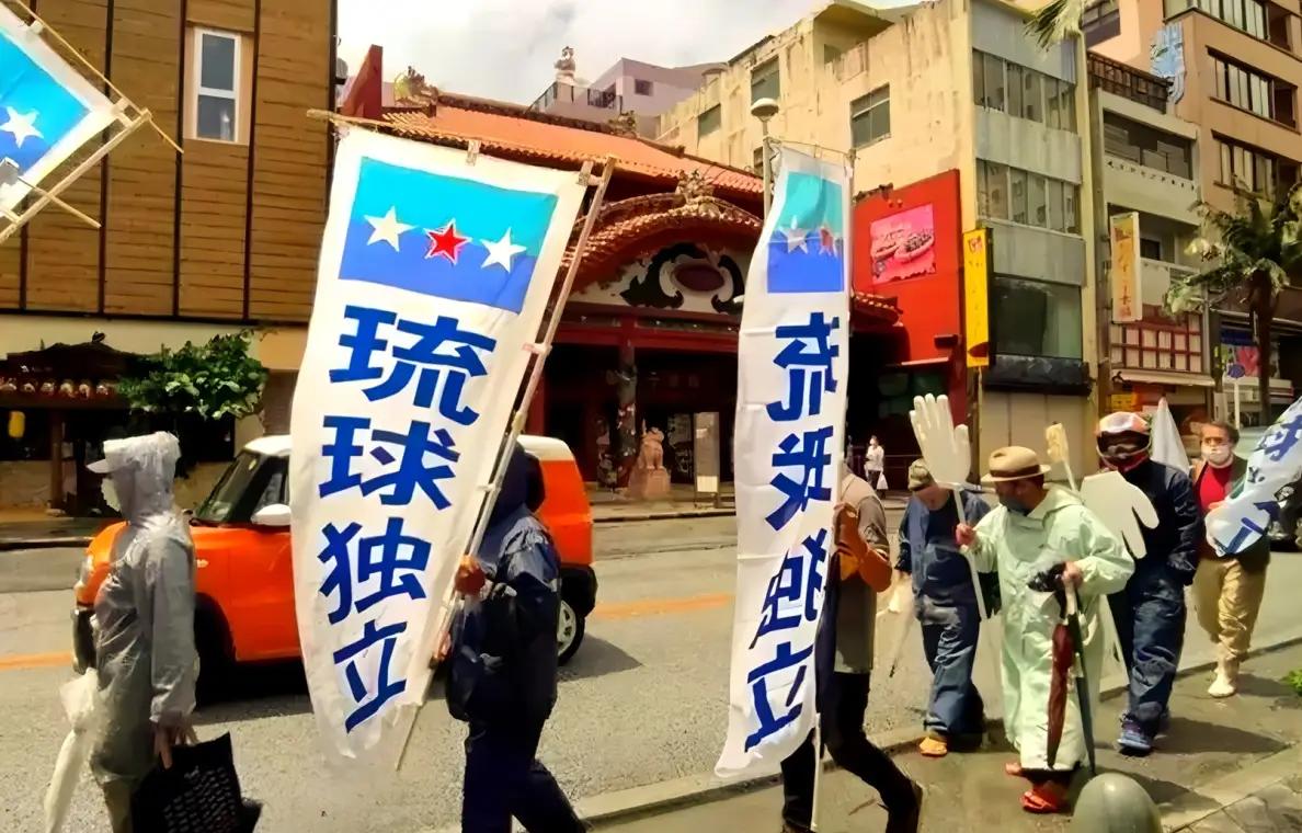 琉球的事情最近又热了起来。往远处看，琉球脱离日本的可能性完全存在。小日本可千万不