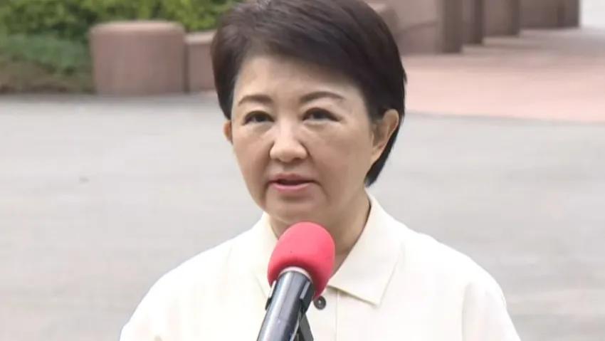 针对解放军对台军演，12月30日，台中市长卢秀燕受访时叫嚣，“任何危害2300万